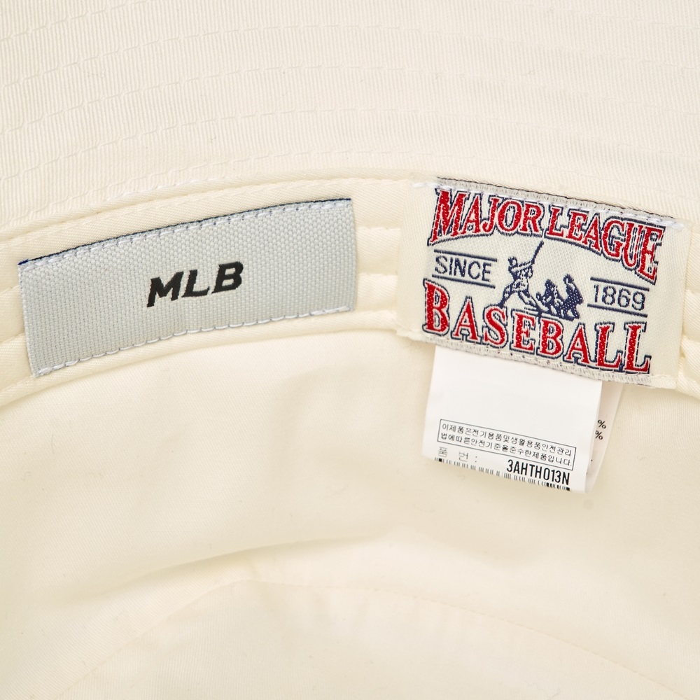 Nón MLB Heart Bucket Hat New York Yankees Ivory