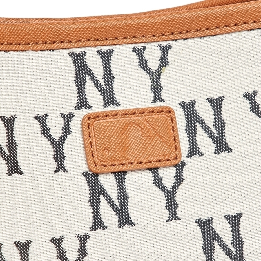 Túi MLB Big Classic Monogram Jacquard New Bucket Bag New York Yankees Cream
