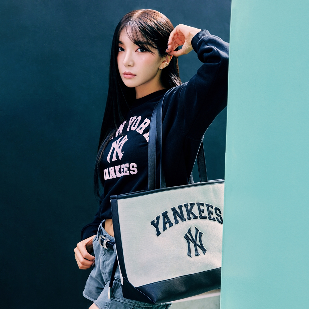 Túi MLB Korea Varsity Canvas Shopper Bag New York Yankees D.Cream