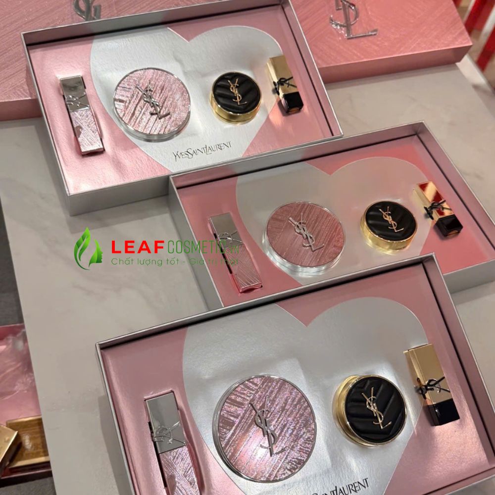 Set trang điểm YSL Love Light 2026 gồm phấn nước và son YSL