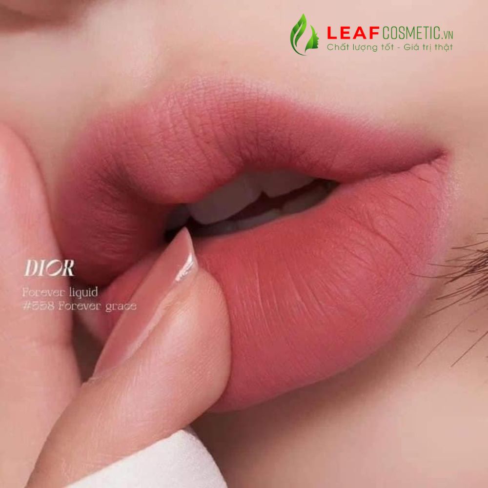 Son Dior 558 Forever Grace lên môi chuẩn màu hồng đỏ đất