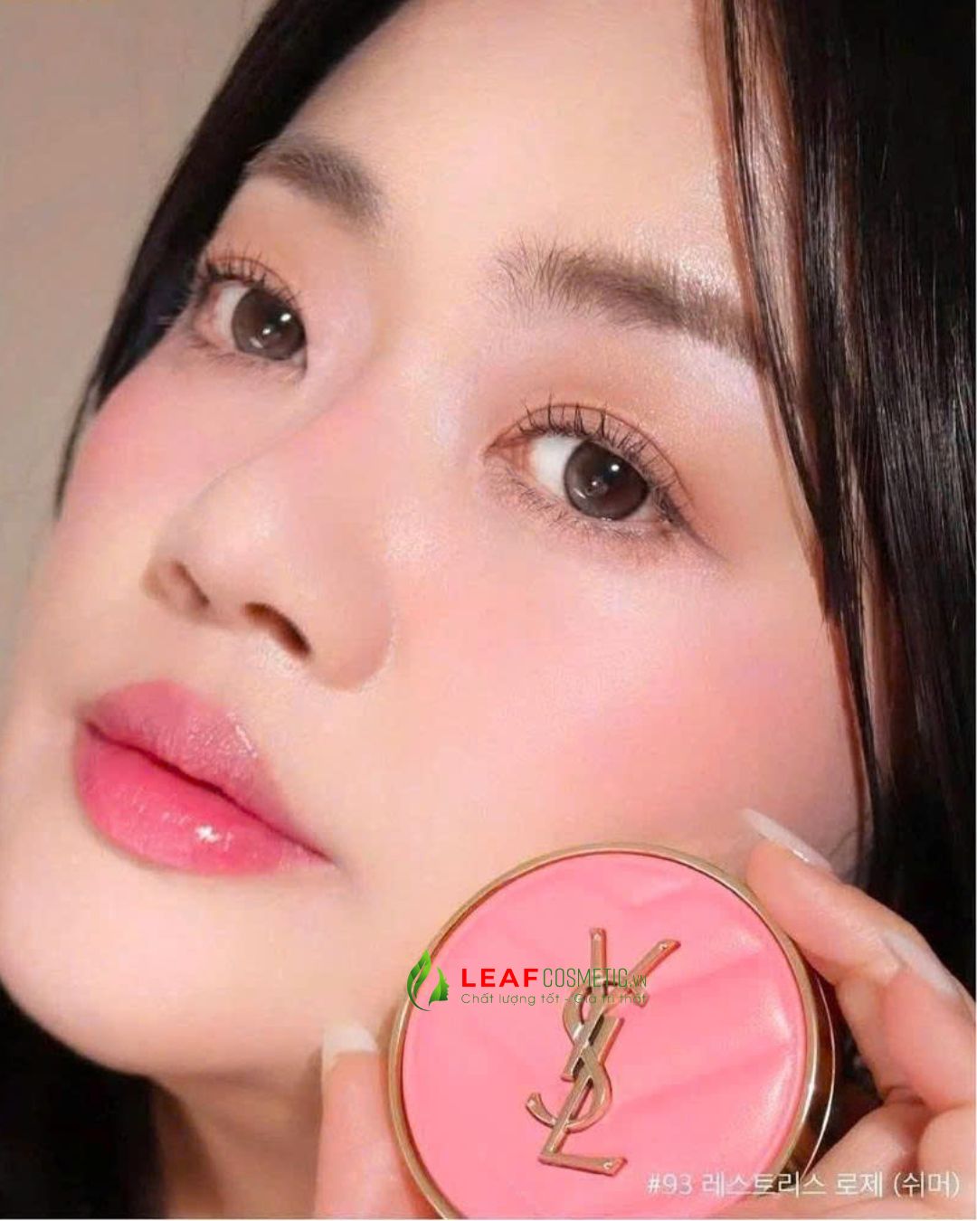 Màu phấn YSL 93 hồng san hô có ánh nhũ nhẹ
