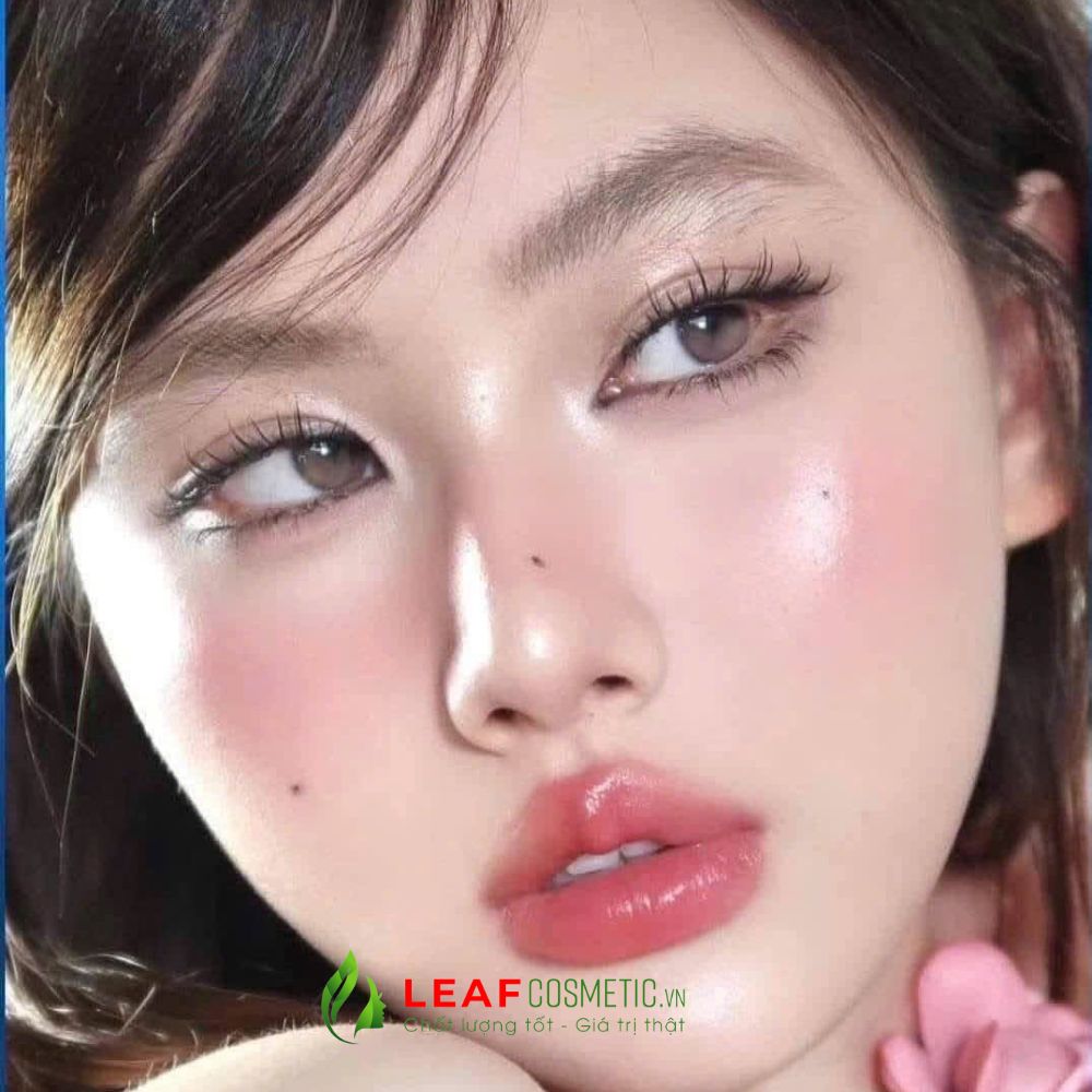 Phấn Bắt Sáng Dior Backstage Glow Maximizer 001 Universal trên da