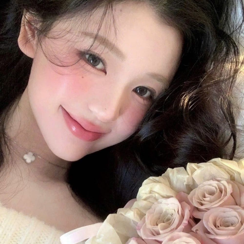 Son Tom Ford Runway Rose 19 trên môi mịn đẹp