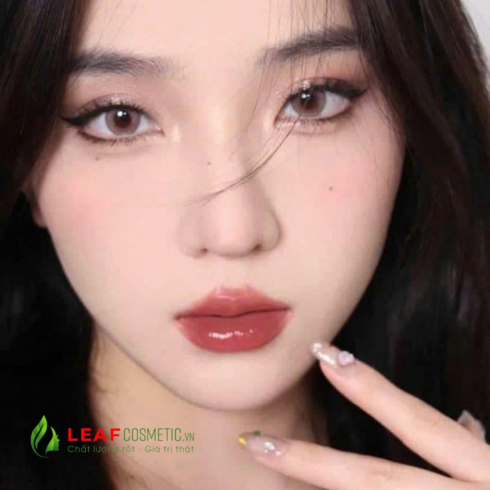 Son Thỏi Dior Addict Shine Lipstick 727 Dior Myth khi sử dụng trên môi mẫu