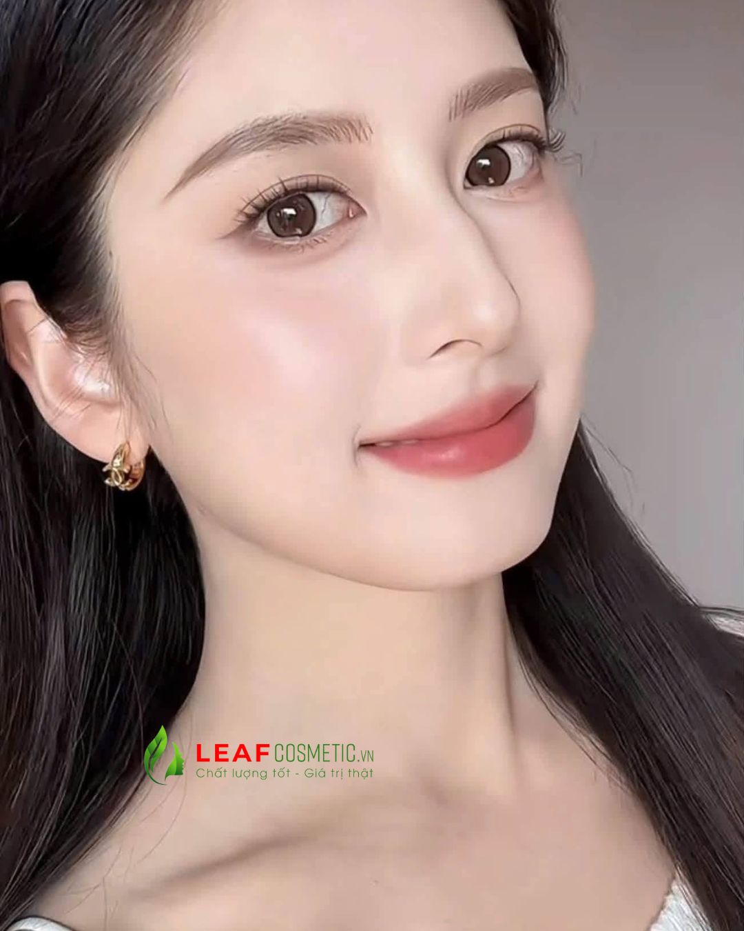 Son Kem Gucci Glow Oil In Water Tint 217 Valeria Rose khi lên môi thực tế