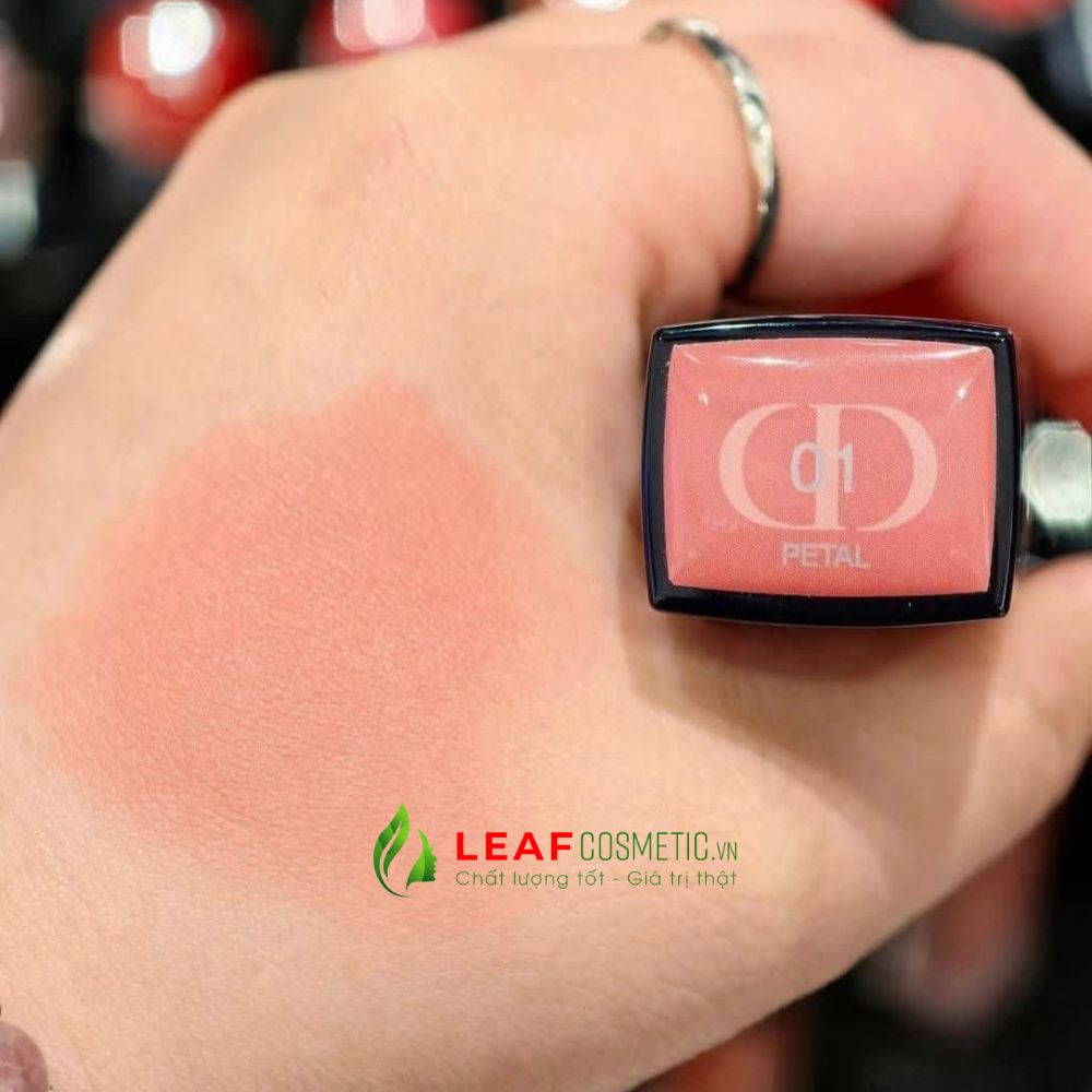 Màu má hồng Dior 01 Petal hồng đất swatch chuẩn