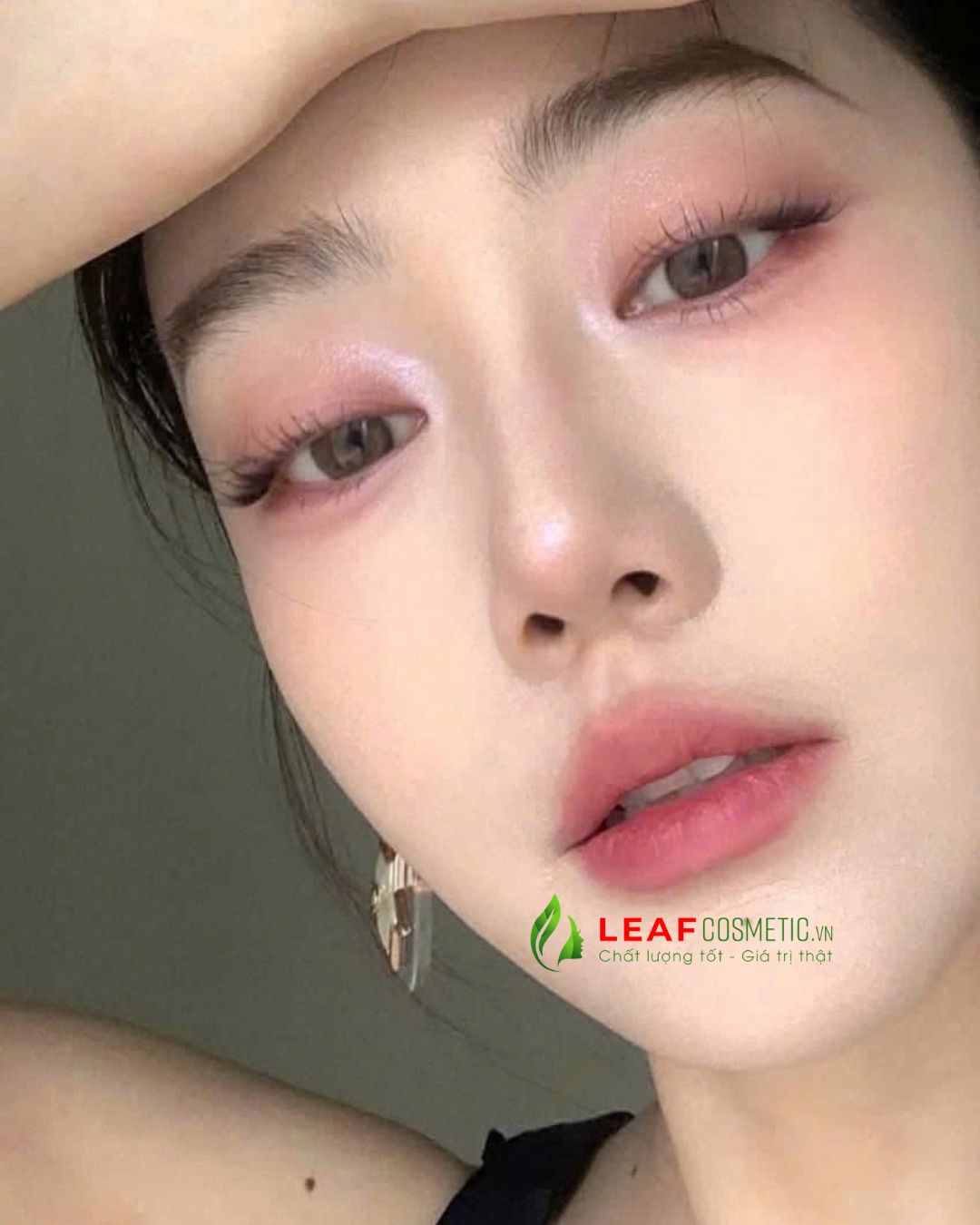 Hiệu ứng trang điểm với Bảng Phấn Mắt Chanel Les Beiges Eyeshadow Palette Tone Cool