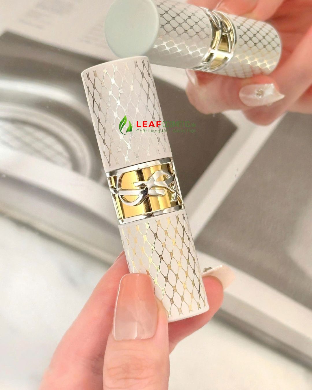 Son YSL 209P phiên bản giới hạn vỏ trắng họa tiết vàng
