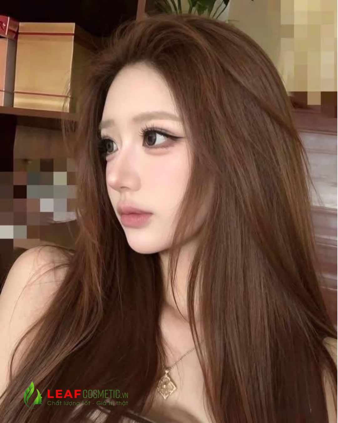 Người mẫu khoe nét thanh lịch sang chảnh với Son Kem YSL The Inks Blur 232 hồng đất