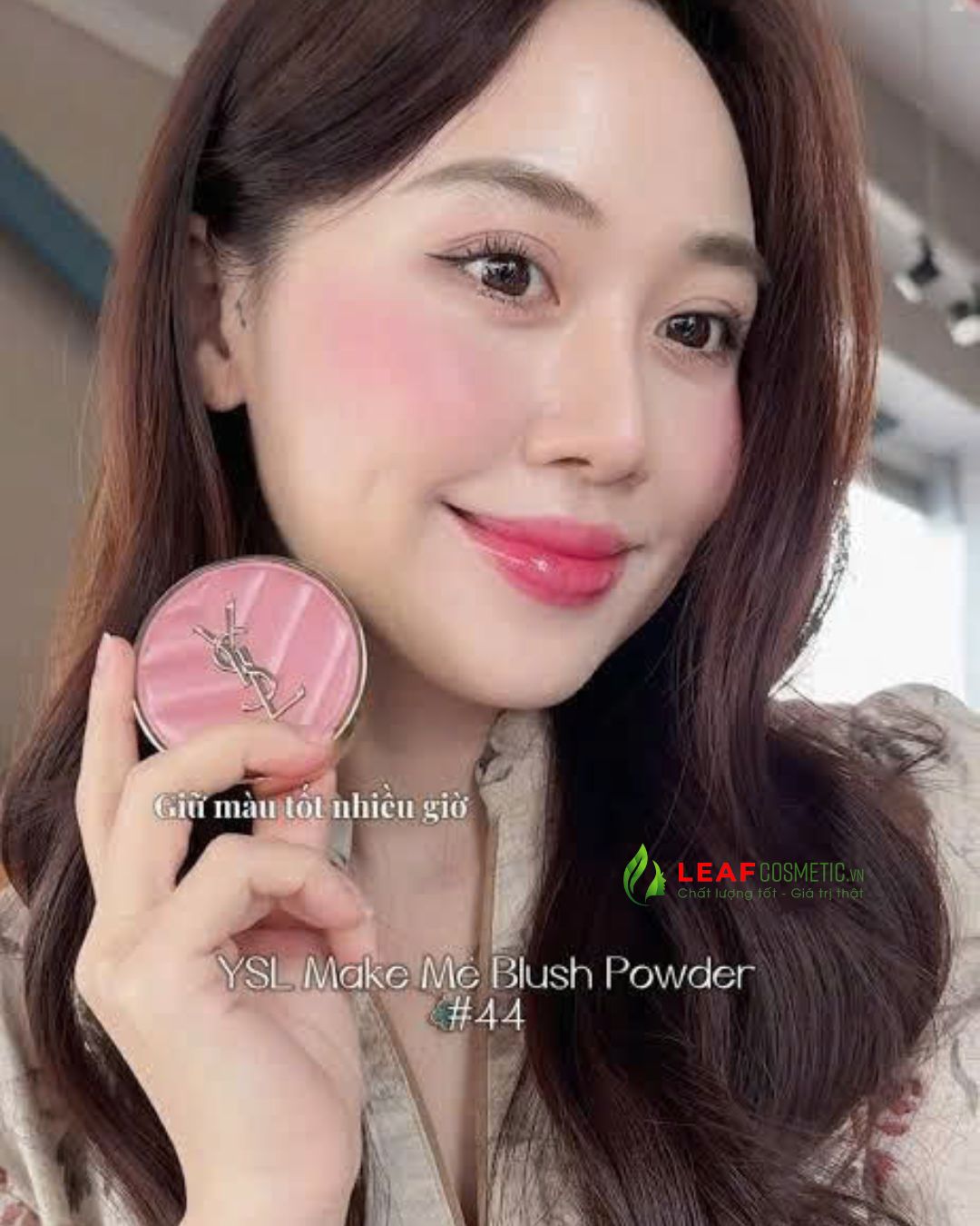 Hiệu ứng phấn má YSL 44 Nude Lavallière trên gương mặt