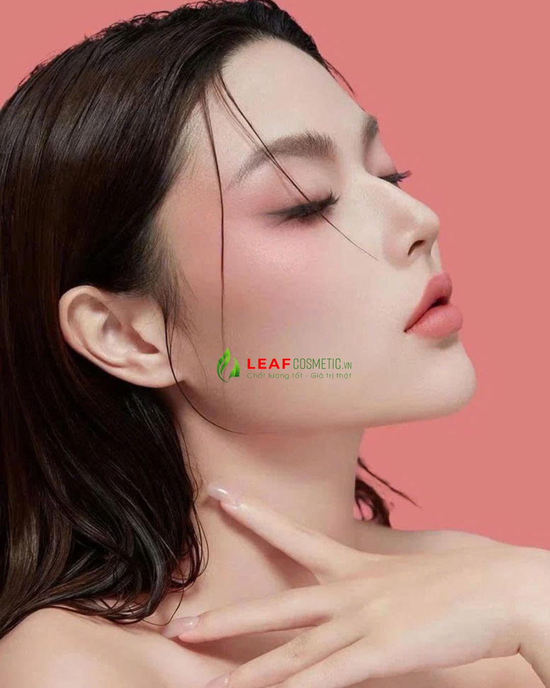 Hiệu ứng phấn má YSL 06 Rose Haze trên gương mặt