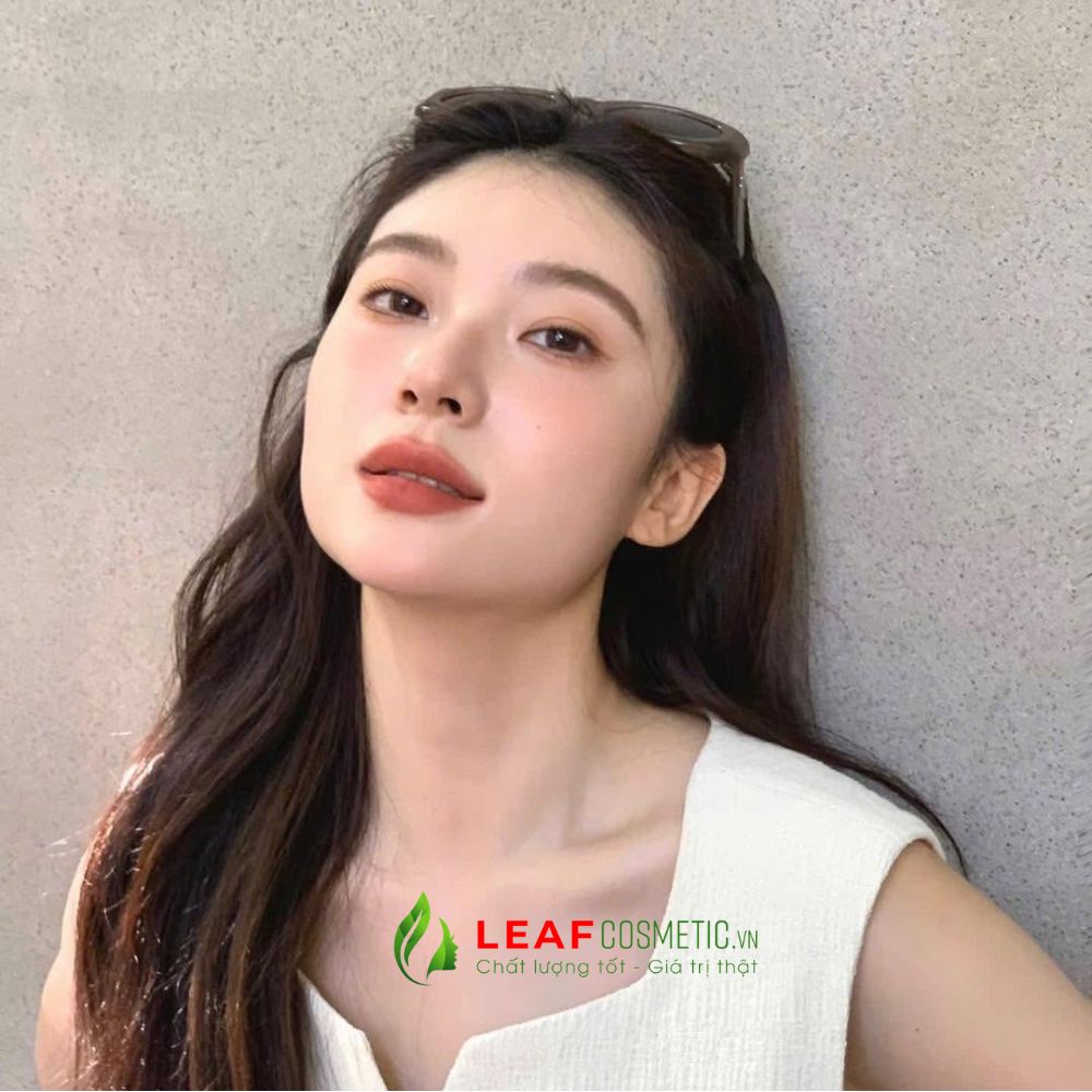 Dior 228 Baby Look với hiệu ứng lì nhung trên môi mẫu