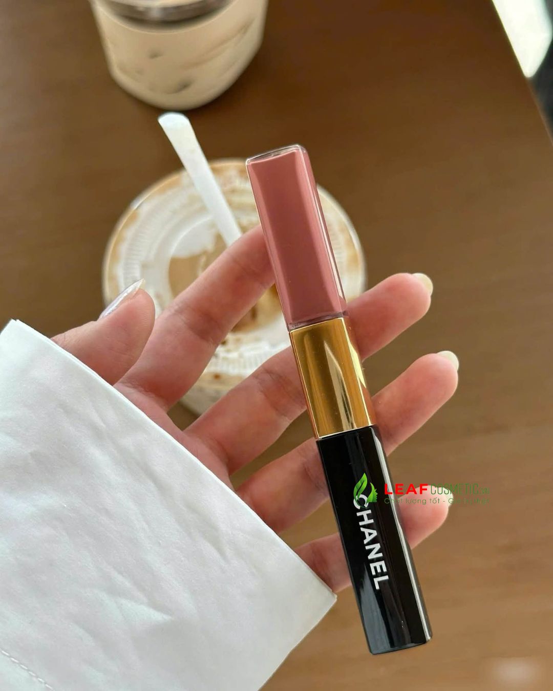 Thiết kế son kem hai đầu Chanel 160 Twist với gloss trong suốt