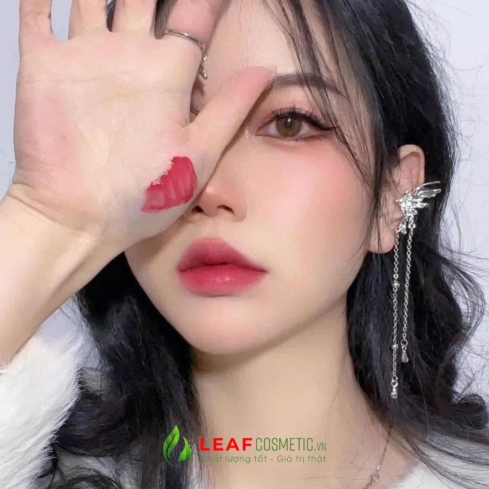 Mẫu đánh Son Kem Nars 320 Gone Wild - Đỏ Hồng quyến rũ