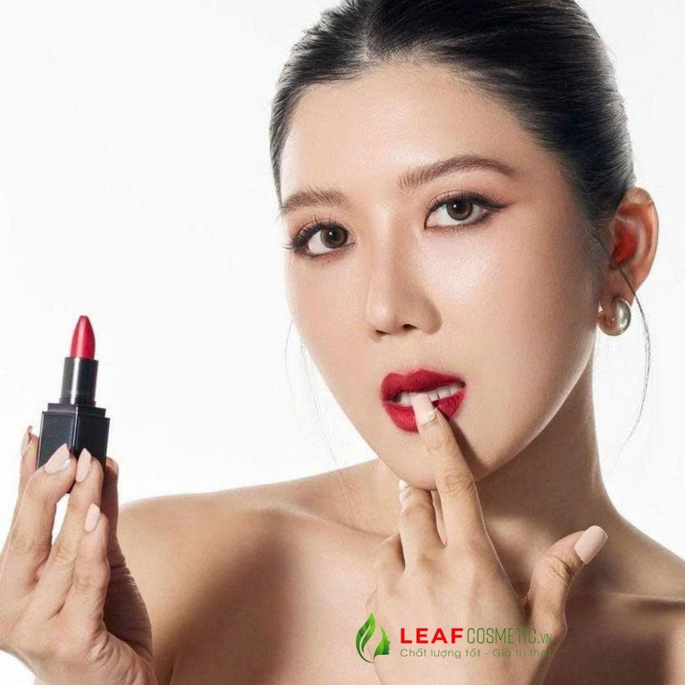 Mẫu đánh Son Tom Ford Fucking Fabulous F9 Red - Đỏ Thuần