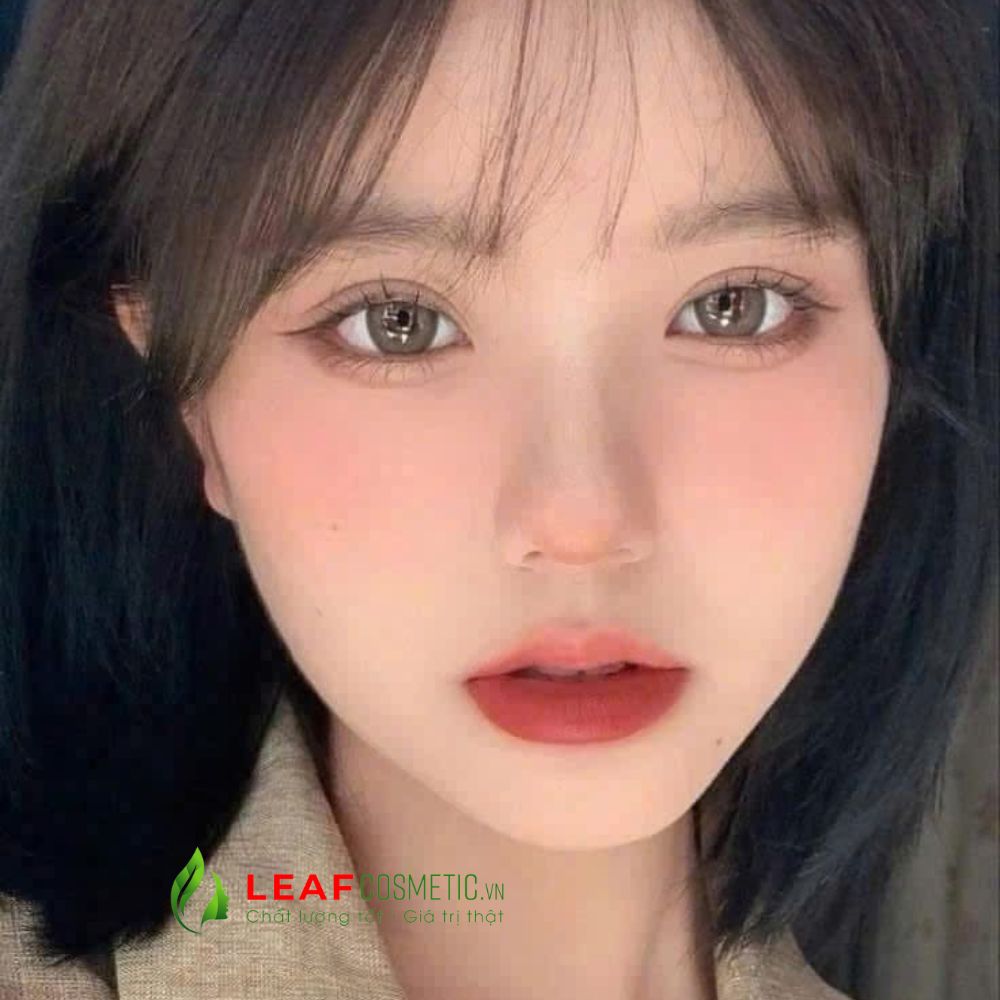 Son Dior Rouge Velvet 707 trên môi mẫu