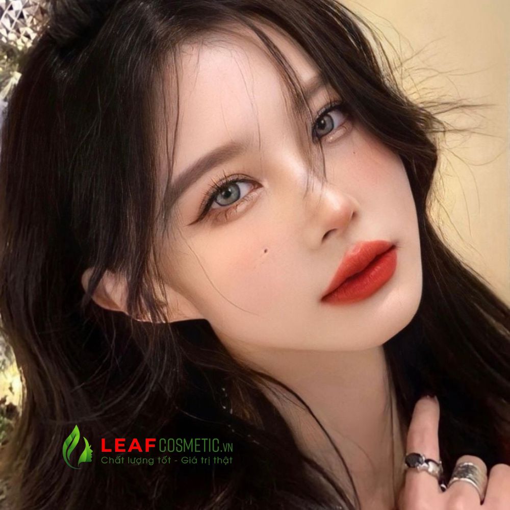 Son Dior Rouge Velvet 846 Concorde trên môi mẫu