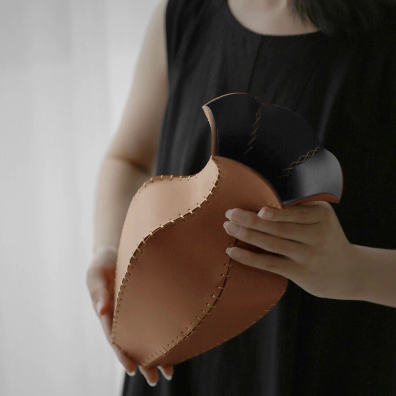 Bình hoa Leather Skirt cao cấp / Leather Skirt Vase