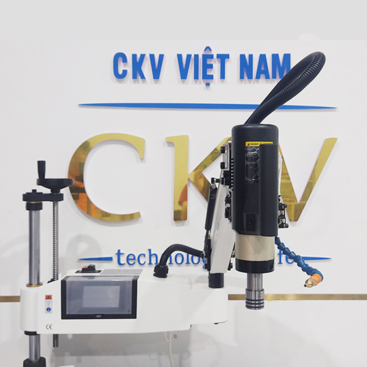 mặt trước máy taro cần điện CKV-M16A