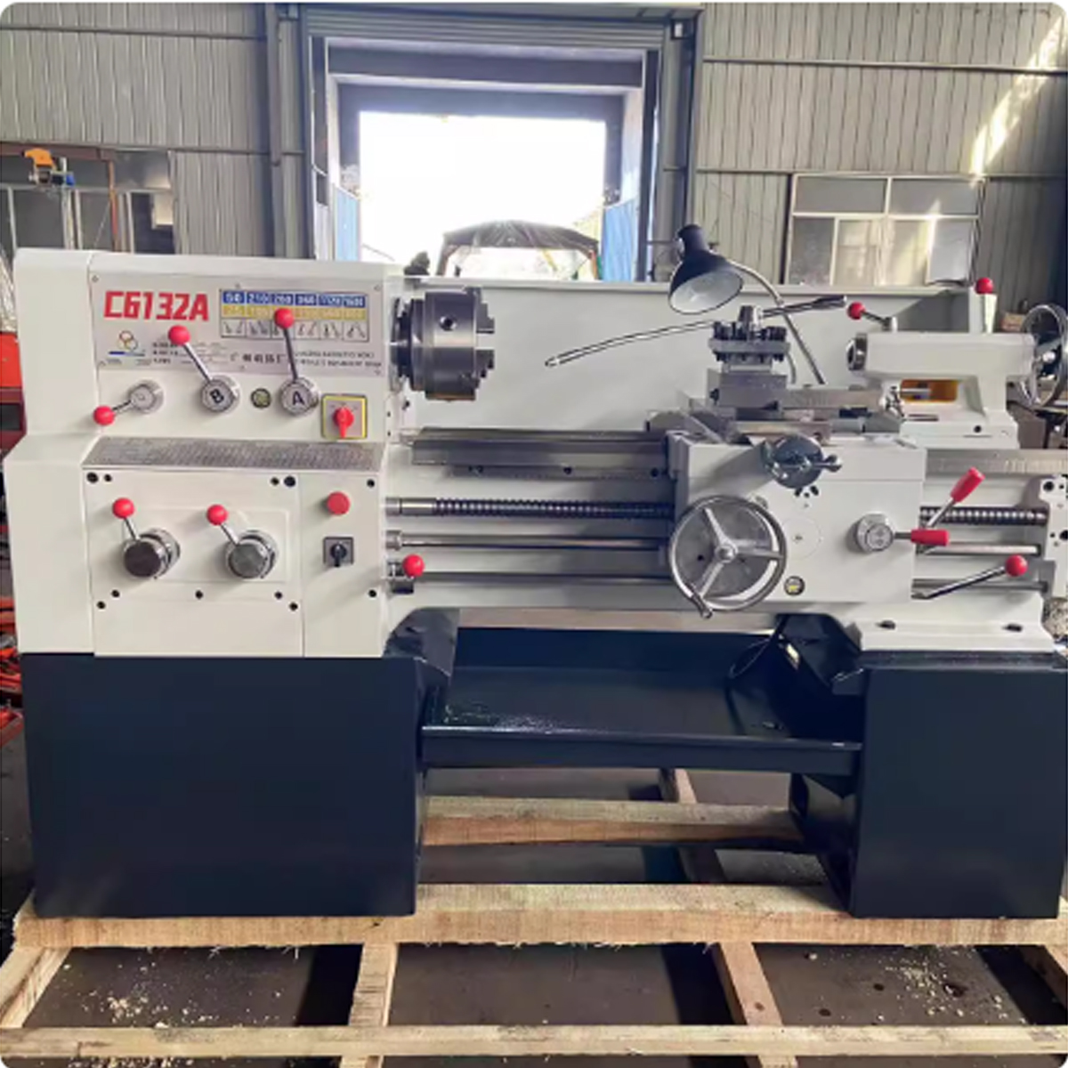Hình ảnh thực tế sản phẩm máy tiện cơ C6132A 2