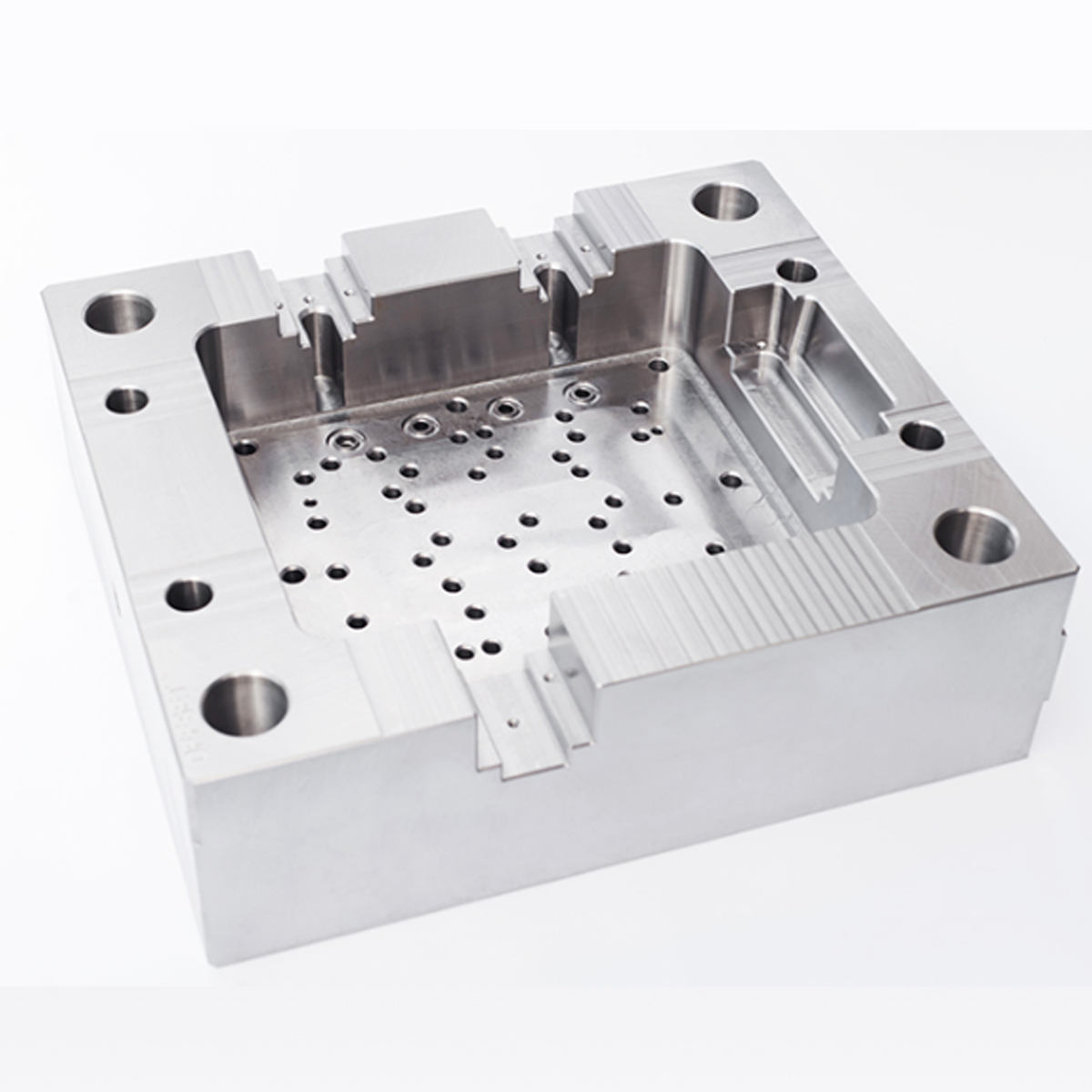 Máy cắt dây EDM ứng dụng trong gia công chế tạo khuôn mẫu