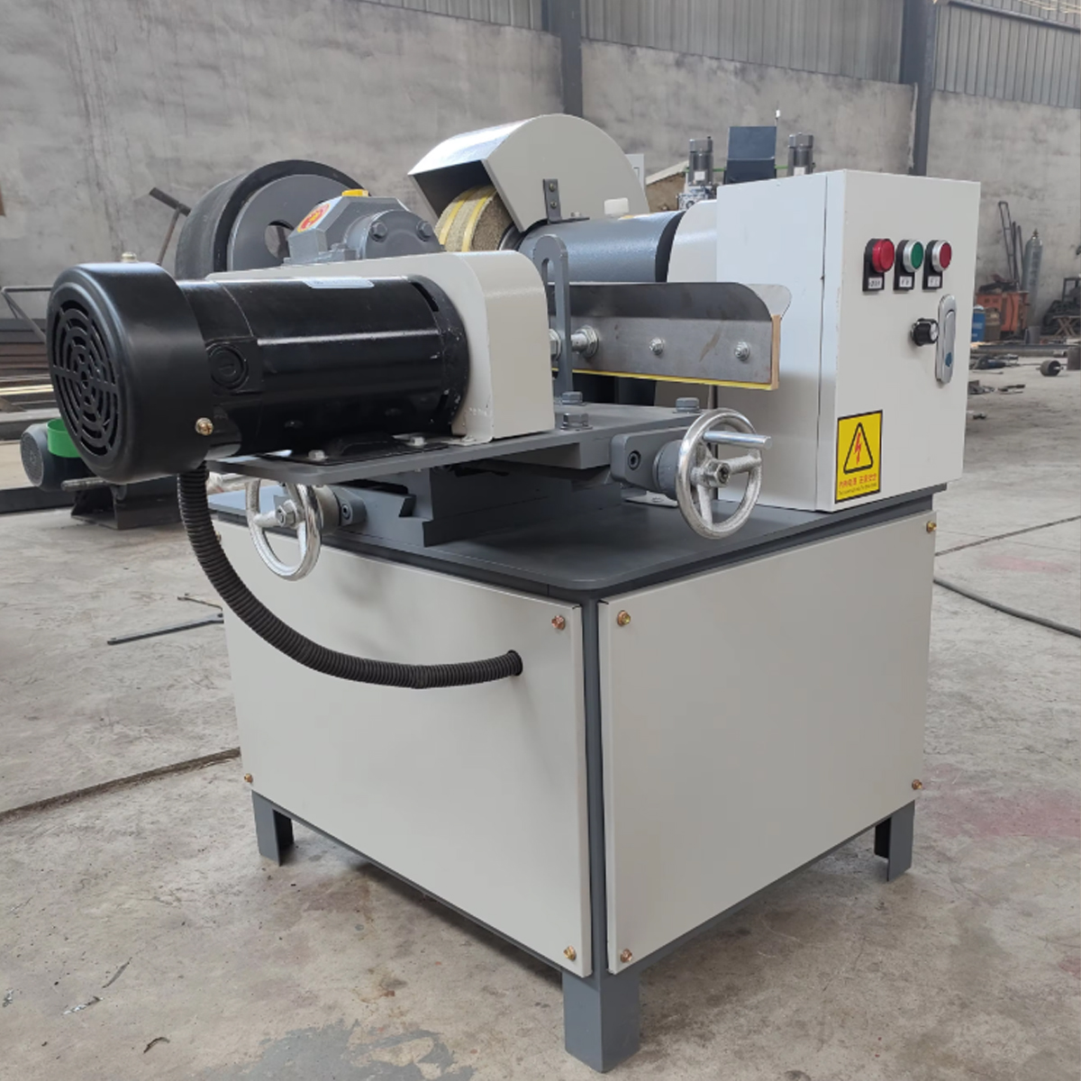 Mặt sau máy chà nhám & đánh bóng ống tròn CKV-MTA80