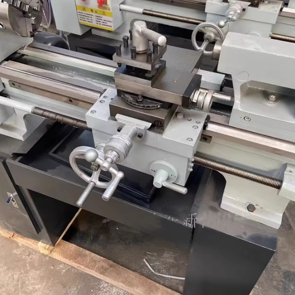 Bàn trượt của máy tiện cơ CQ6128A