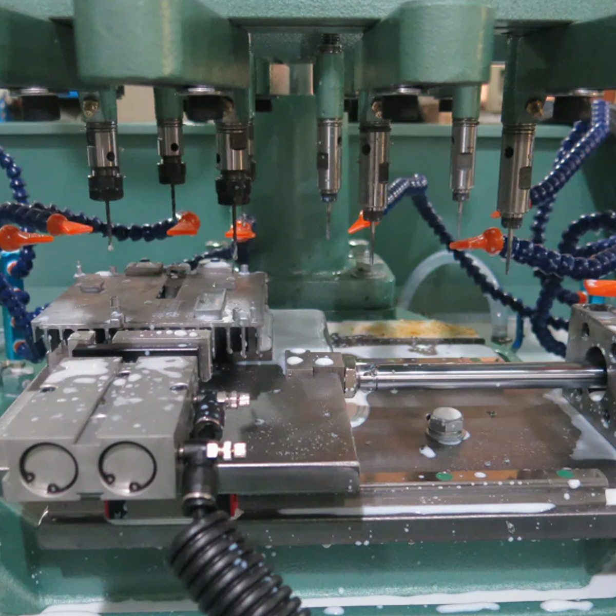 Gia công lỗ khoan hàng loạt với độ chính xác cao