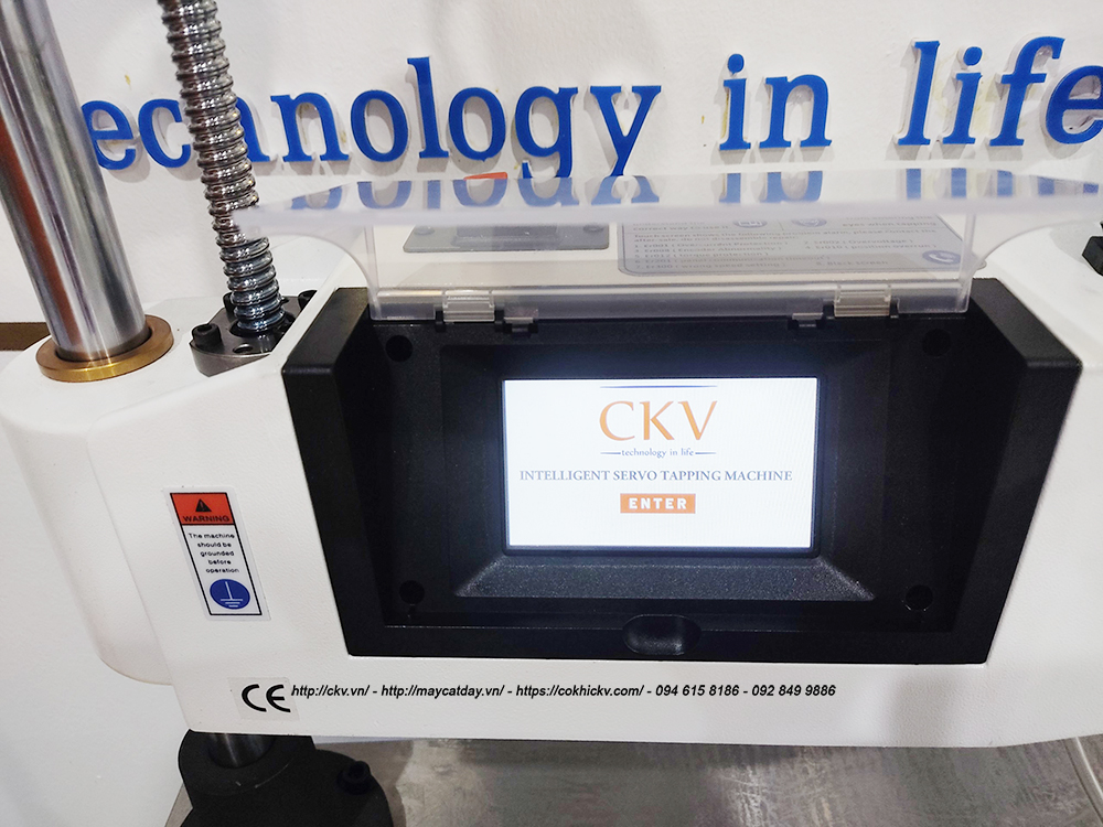 Màn hình cảm ứng của máy taro điện tự động cổ xoay