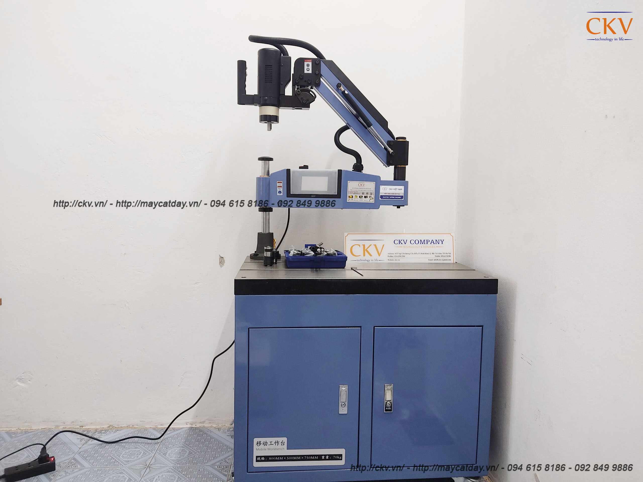 Máy taro điện tay cần robot để bàn động cơ Servo Đài Loan