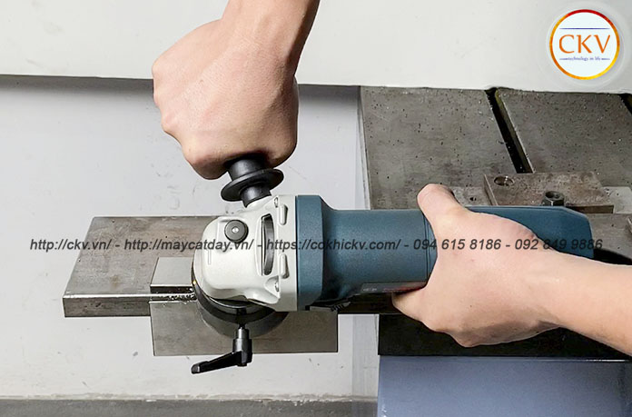 Máy vát mép thép tấm cạnh thẳng Bosch CKV-120