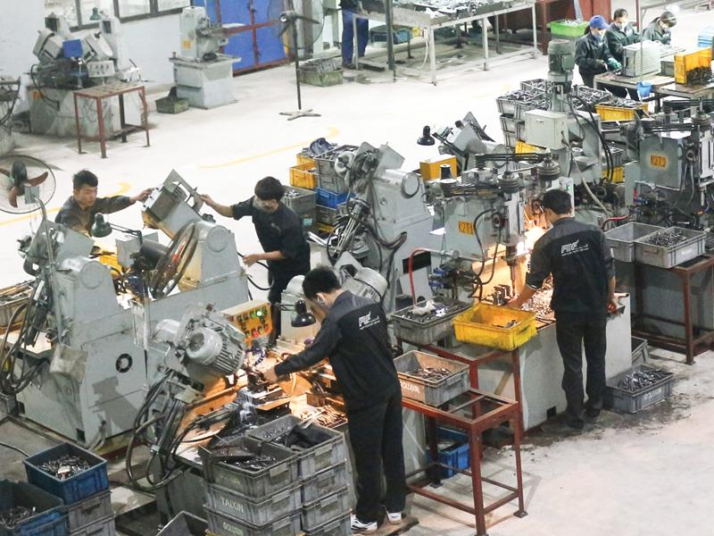 Rất nhiều loại kìm được làm ra tại nhà máy sản xuất dụng cụ cầm tay