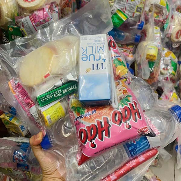 Hoạt Động Tặng Quà Ủng Hộ Bà Con Vùng Lũ - Vua Hút Chân Không