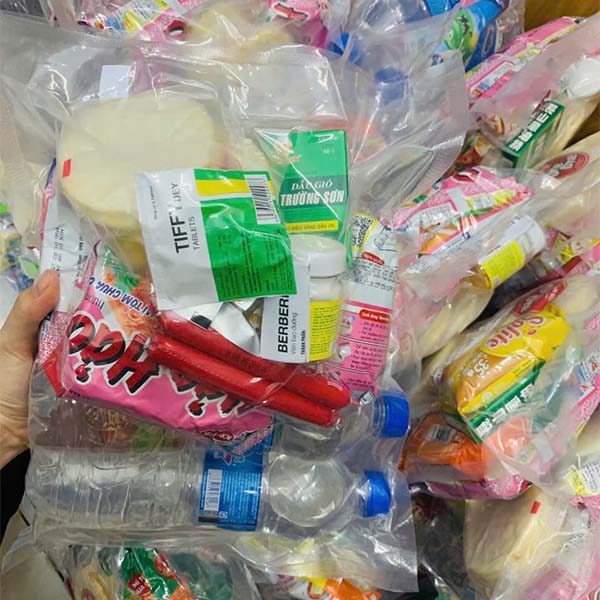 Hoạt Động Tặng Quà Ủng Hộ Bà Con Vùng Lũ - Vua Hút Chân Không