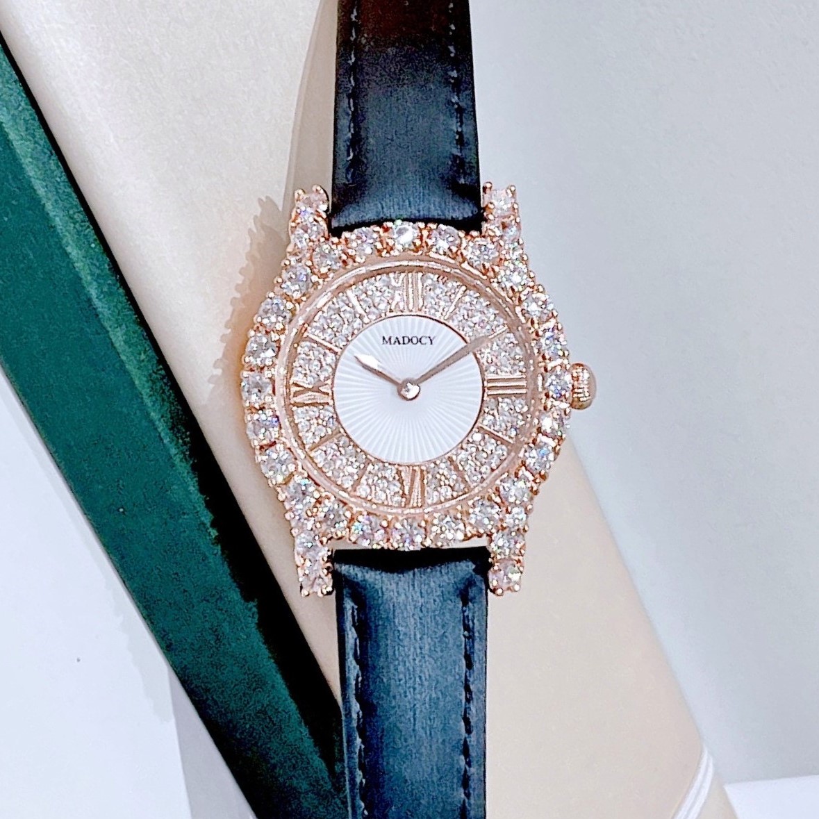 Đồng Hồ Nữ Madocy M81699 Dây Da Xanh Than Đen Rose Gold 31mm