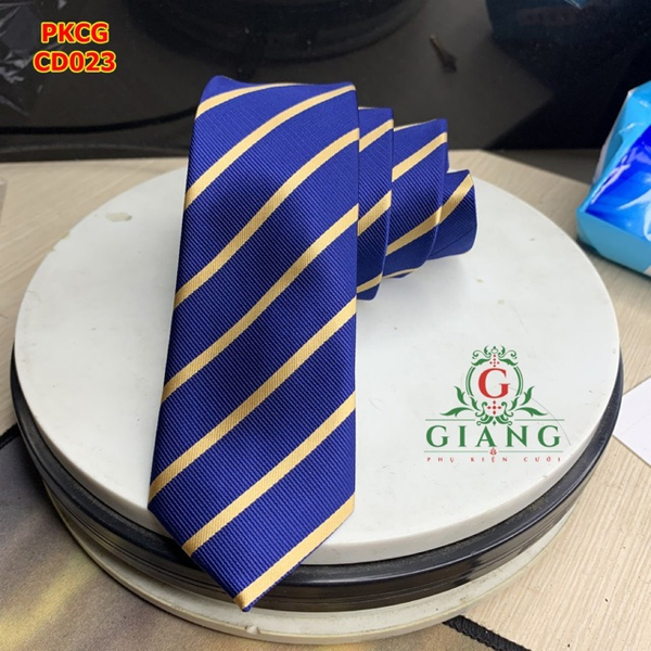 cà vạt nam màu xanh