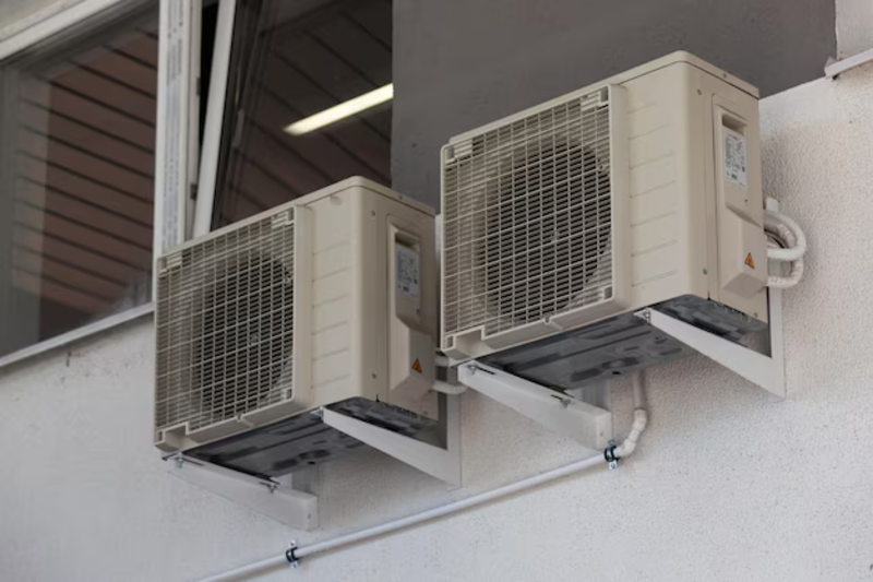 Dàn nóng phải được lắp ở nơi thông thoáng, tránh ánh nắng trực tiếp.