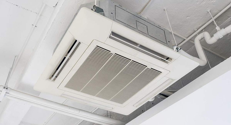 Sử dụng điều hòa với công suất không phù hợp khiến hơi lạnh ngưng tụ và nhỏ giọt