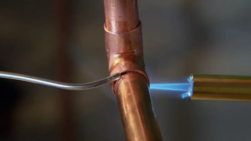 Hàn lại vị trí nối nếu kiểm tra bằng nước xà phòng thấy có bong bóng khí thoát ra