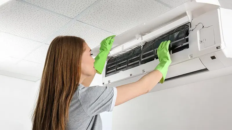 Lau khô hoàn toàn và lắp đặt lại các linh kiện sau khi vệ sinh