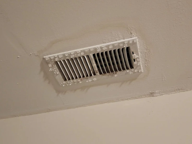 Hệ thống thoát nước trục trặc gây rò rỉ vào dàn lạnh