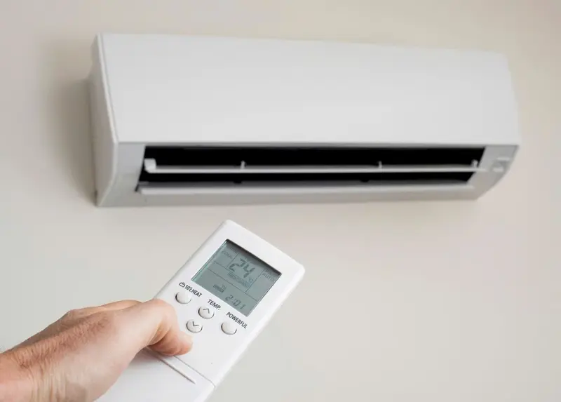 Nhiệt độ máy lạnh khoảng 24-26 độ C tránh tình trạng phòng bị làm lạnh quá sâu