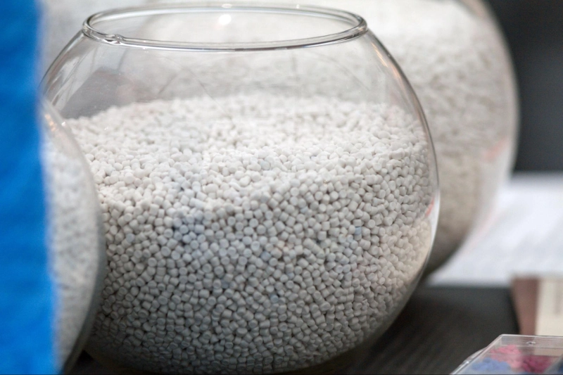 Đặt các vật liệu hút ẩm tại những nơi ẩm ướt trong nhà