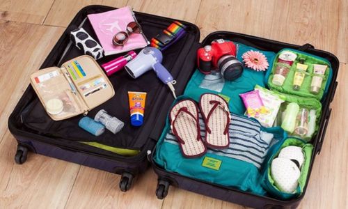 vali chuẩn bị du lịch