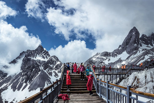 Khu lịch Núi Tuyết Ngọc Long