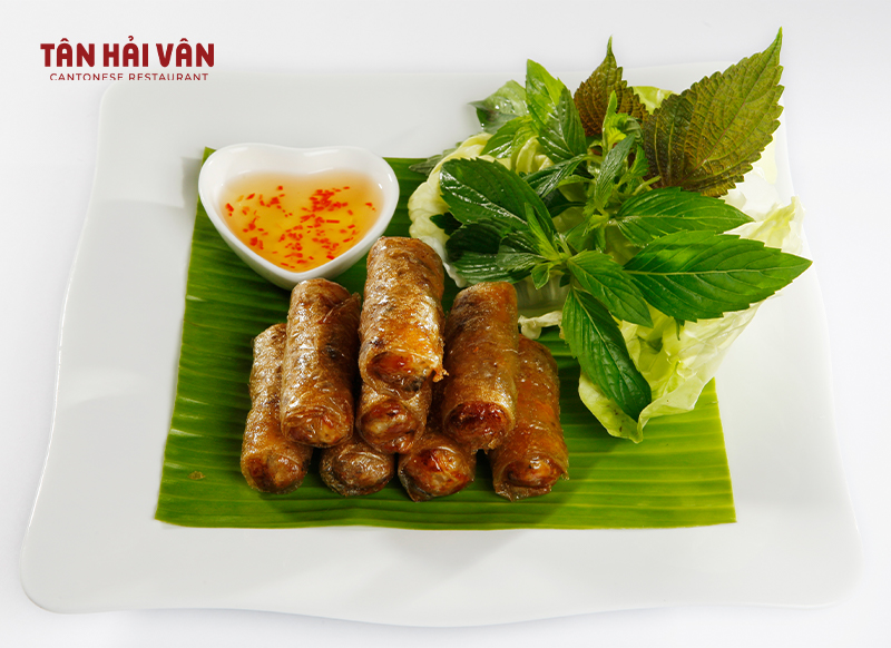 nha-hang-quang-dong-tan-hai-van