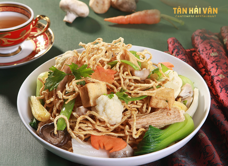 nha-hang-quang-dong-tan-hai-van