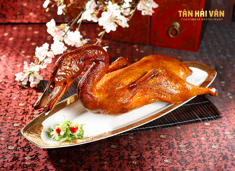 nha-hang-quang-dong-tan-hai-van