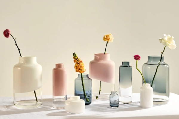 Bình NUDE Magnolia duyên dáng phù hợp để cắm hoa hồng